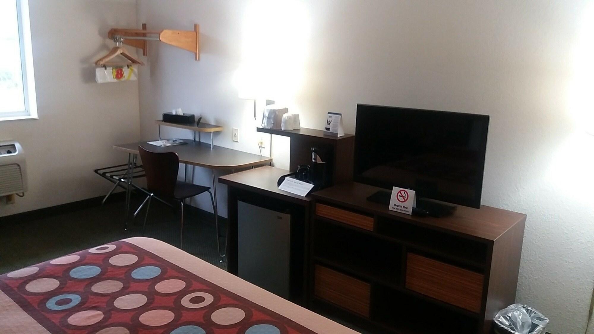 西米德尔塞克斯速8酒店 West Middlesex 外观 照片